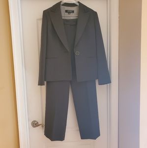 Kasper 2 piece pants suit
